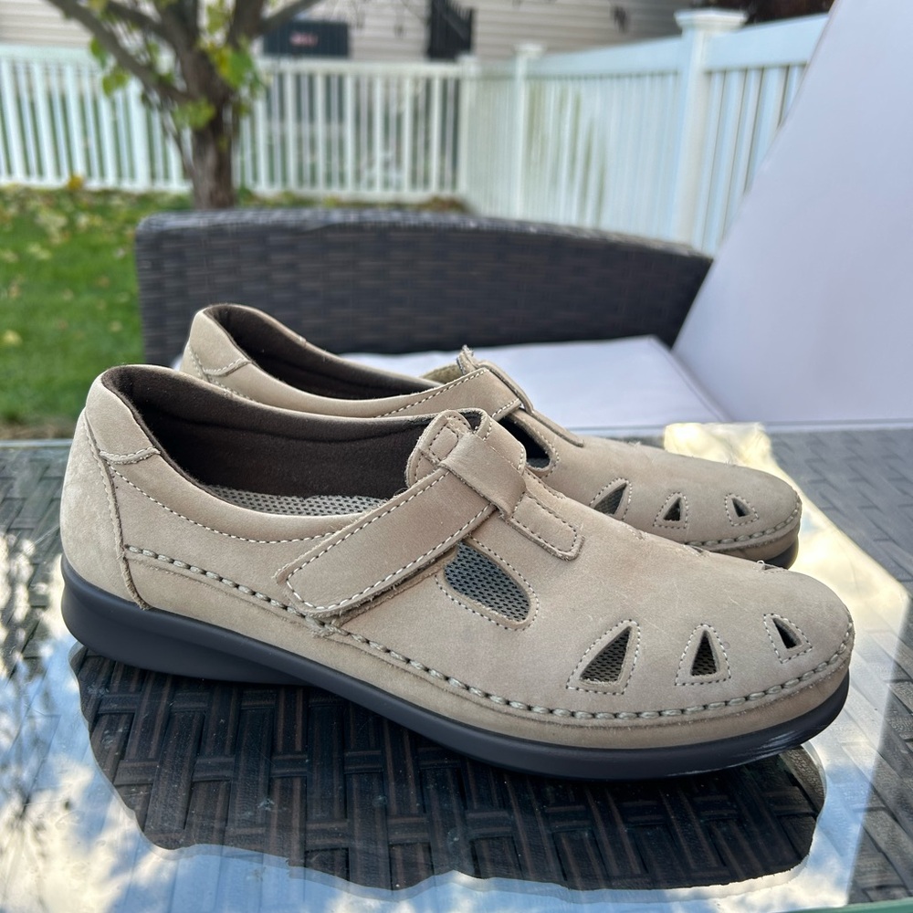 SAS Roamer Tan T-Strap Velcro Nubuck Leather Cutout Flat Comfort Shoes 7.5